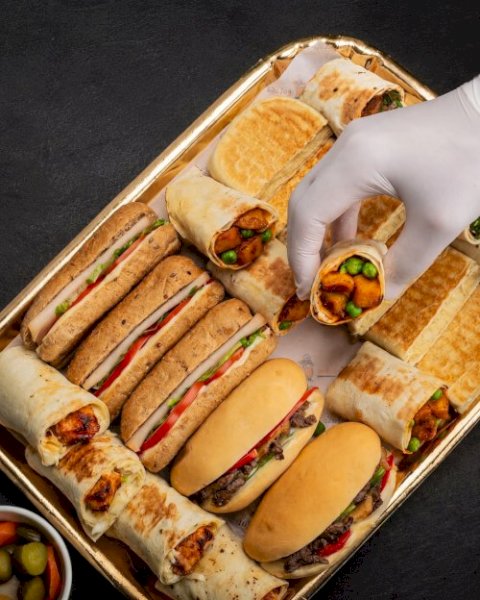 Signature Combo Tray