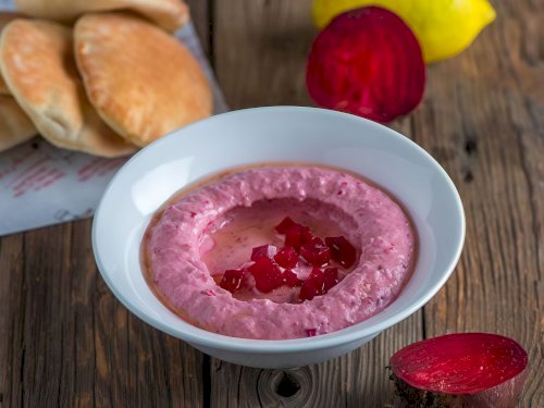 Beetroot hummus