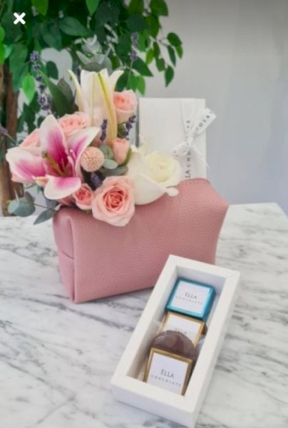 Flower Pouch حقيبة الورد