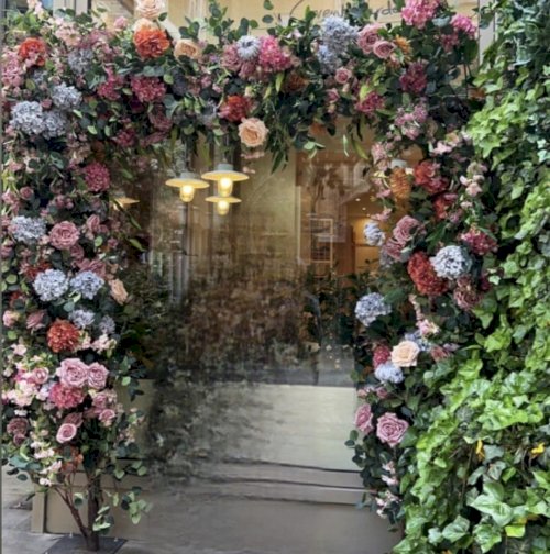 Flower gate