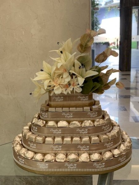 Gold, Beige Ribbon- 1.4kg