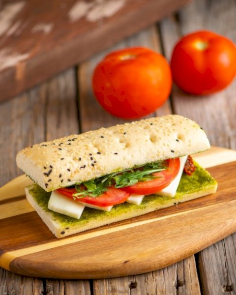 Grilled Halloumi sandwich (485 Kcal)