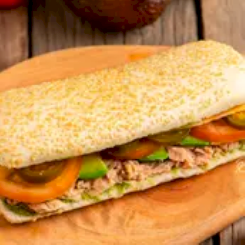 Tuna Sandwich (699 Kcal)