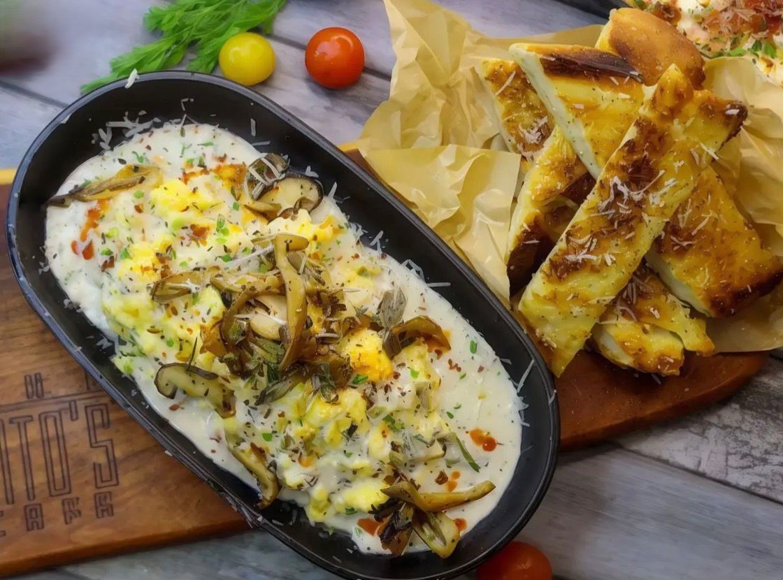 TRUFFLE SCRAMBLED EGGS