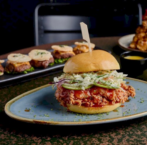 Apple Chicken Escape