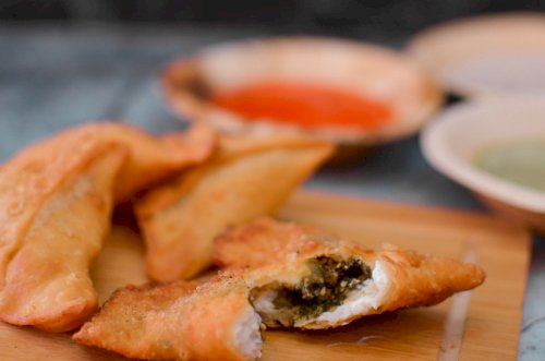 Zaatter with Labneh Sambosa Mini